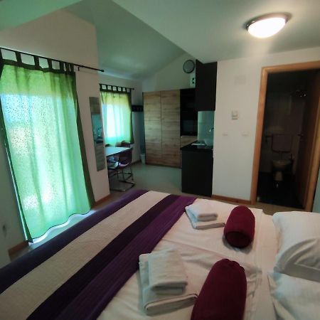 Panorama Sunset Apartments Cres Bagian luar foto
