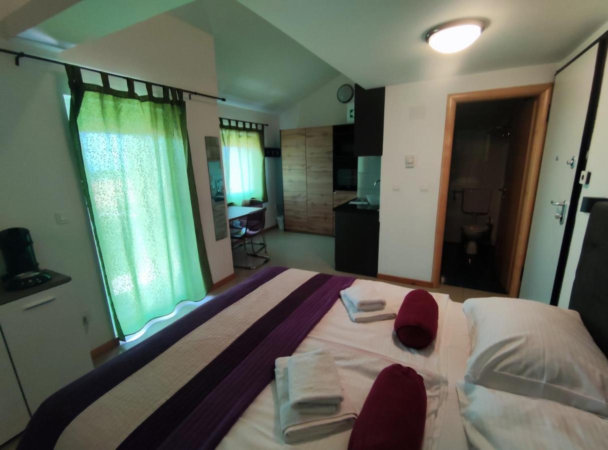 Panorama Sunset Apartments Cres Bagian luar foto