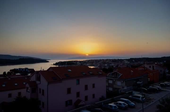 Panorama Sunset Apartments Cres Bagian luar foto